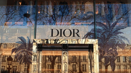 L&rsquo;élégance intemporelle de Dior : Un voyage à travers le&nbsp;luxe